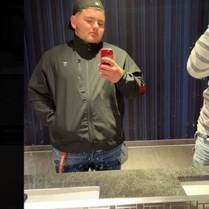 Meet your Posher, Bernabe